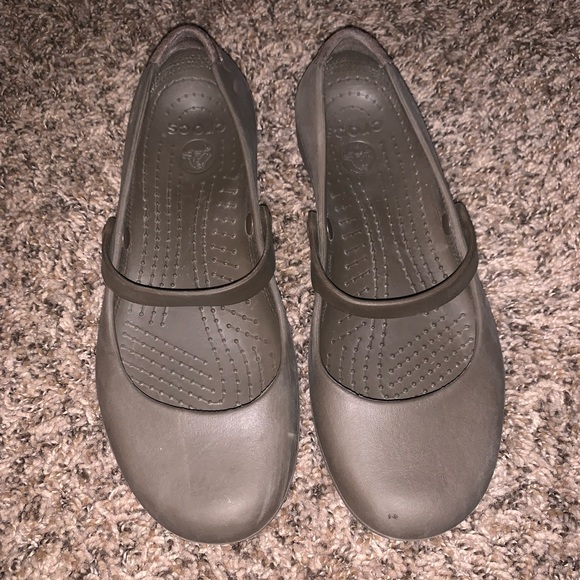 CROCS Shoes - Crocs Brown Rubber Flats Size 9